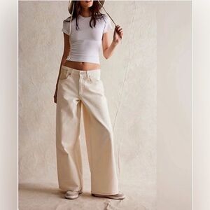 NWT We The Free Waterfalls Baggy Wide-Leg
Flare Cream Jeans Sz 28 Utility Y2K